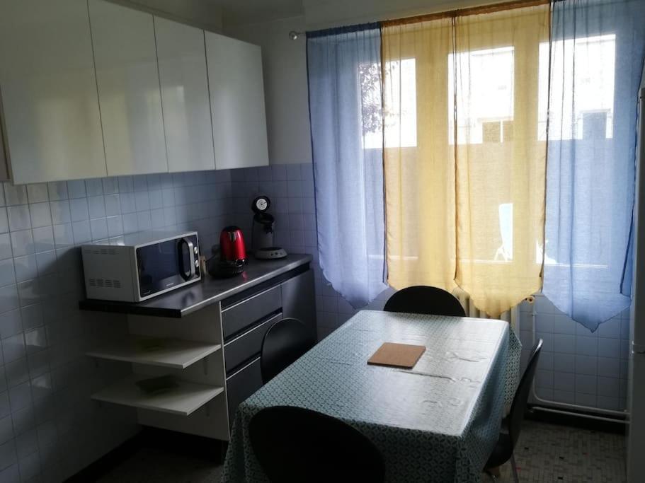 Appartement Dans Villa Pau Exteriör bild
