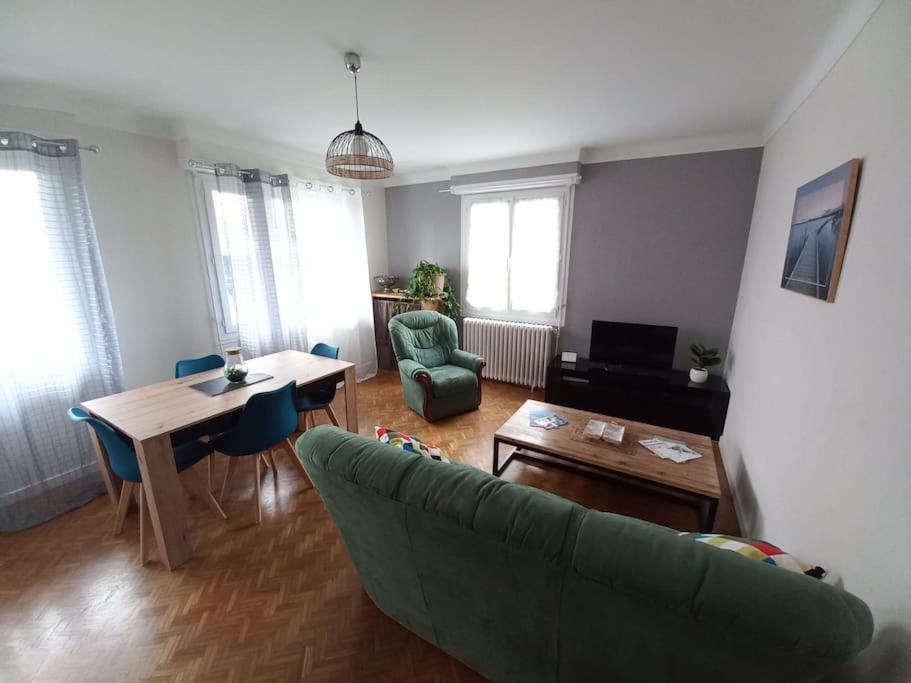 Appartement Dans Villa Pau Exteriör bild